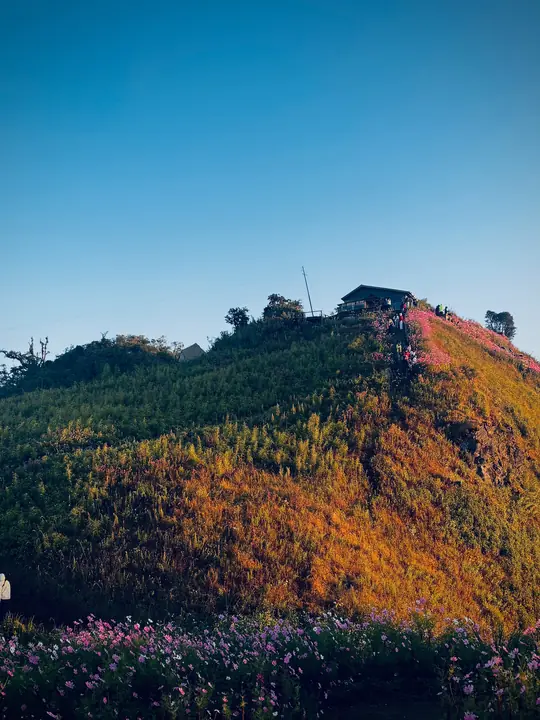 Golden light on the Kapamodzu hill